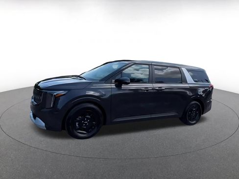Used 2026 Kia Carnival FWD image 8