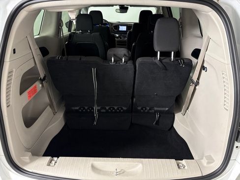 Used 2023 Chrysler Voyager LX FWD image 43