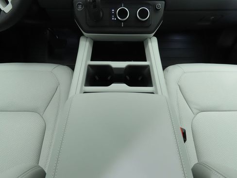 New 2026 Land Rover Defender 130 X-Dynamic SE image 16