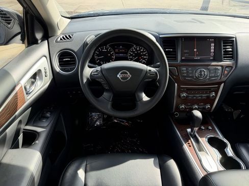 Used 2017 Nissan Pathfinder Platinum w/ Midnight Edition Package image 2