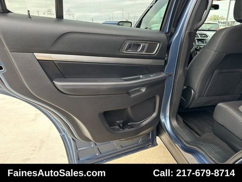 Used 2018 Ford Explorer XLT image 34