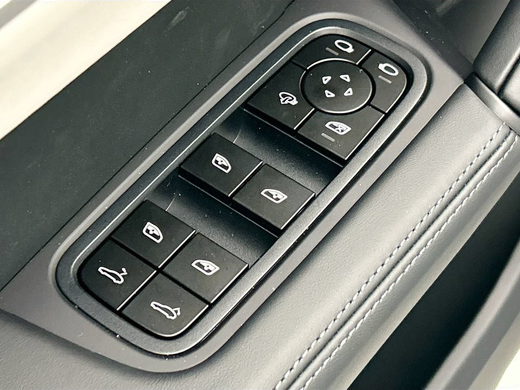 Used 2026 Porsche Cayenne AWD/4WD image 23