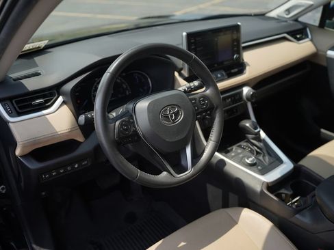 Used 2021 Toyota RAV4 Limited AWD/4WD image 9