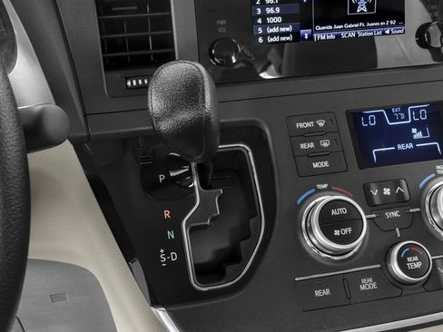 Used 2017 Toyota Sienna L FWD image 11