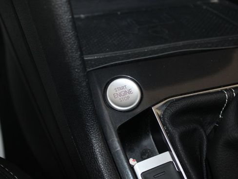 Used 2024 Volkswagen Tiguan SE image 55