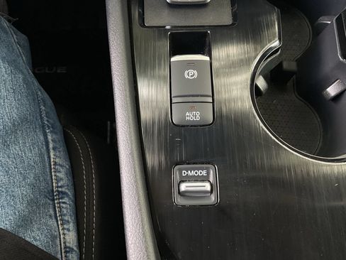 Used 2025 Nissan Rogue SV FWD image 23