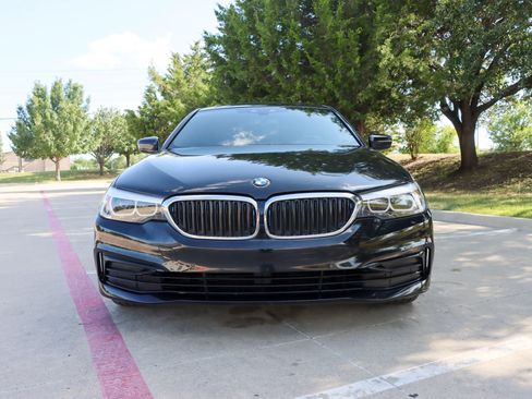 Used 2019 BMW 530e w/ Convenience Package RWD image 2