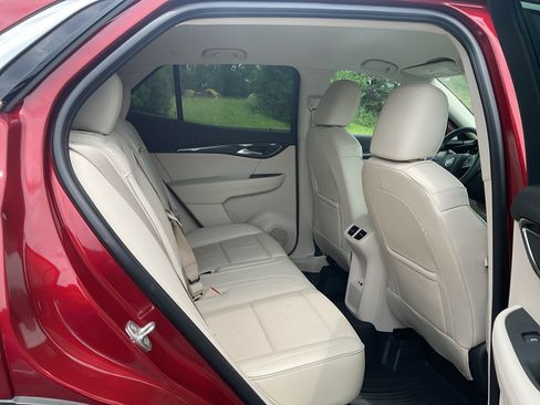 Used 2021 Buick Envision Essence FWD image 11