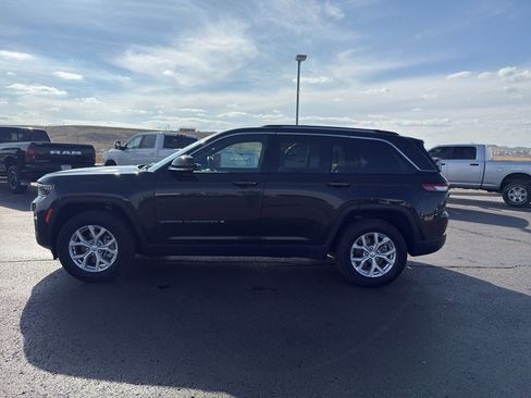 Certified 2024 Jeep Grand Cherokee Limited w/ Trailer Tow Package image 8