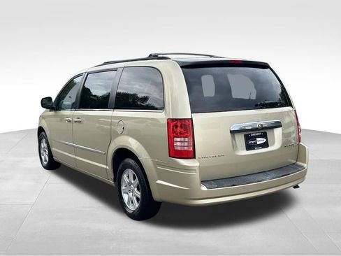 Used 2010 Chrysler Town & Country Touring FWD image 9