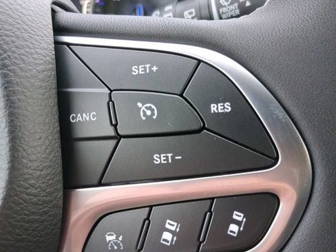 New 2026 Chrysler Pacifica Select FWD image 39