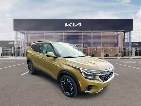 Used 2024 Kia Seltos SX w/ SX Sunroof Package image 2