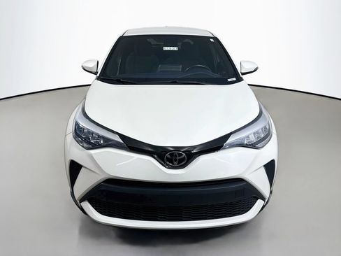 Used 2021 Toyota C-HR XLE FWD image 2
