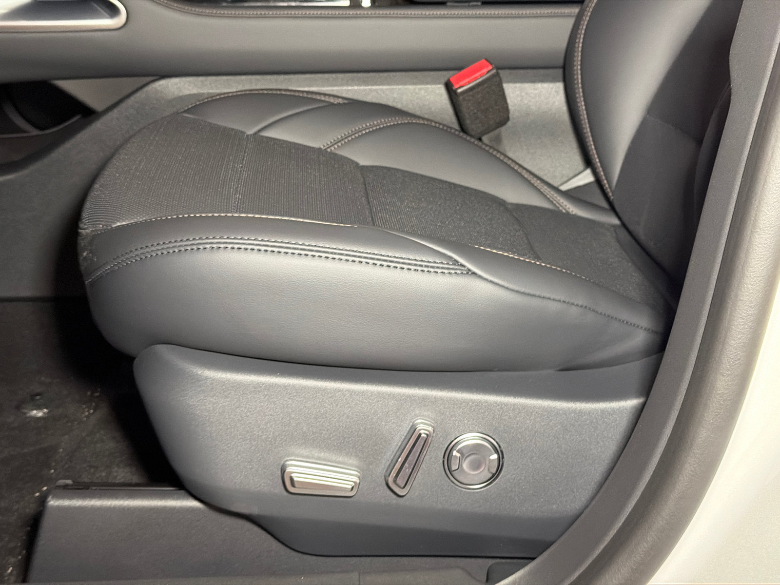 New 2026 Lincoln Nautilus Premier AWD/4WD image 16