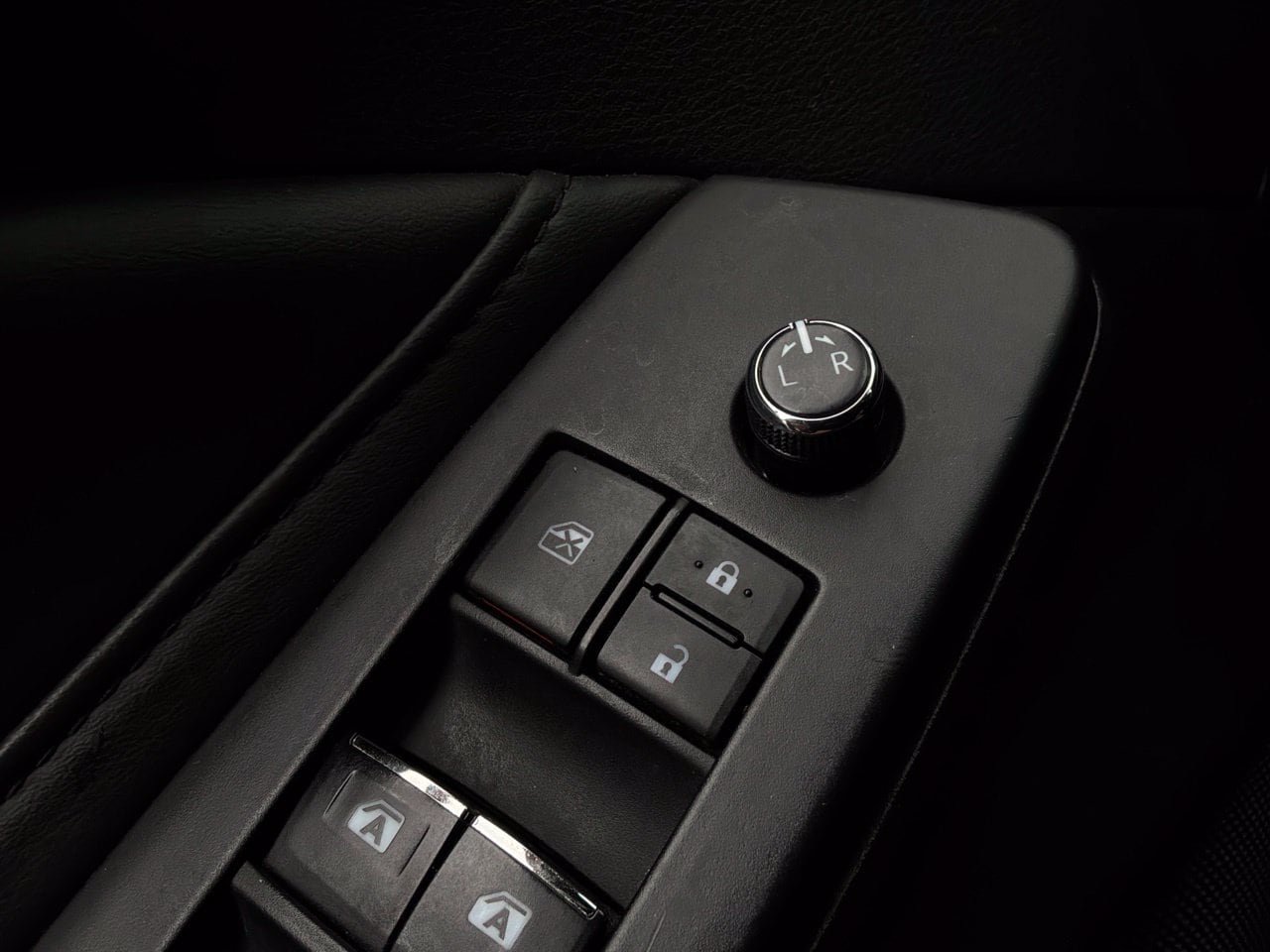 Used 2022 Toyota Avalon XLE FWD image 23