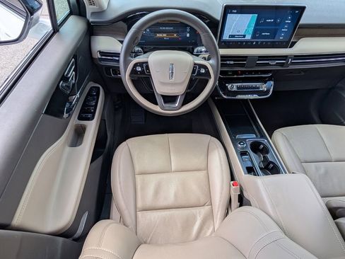 Used 2024 Lincoln Corsair Reserve image 12