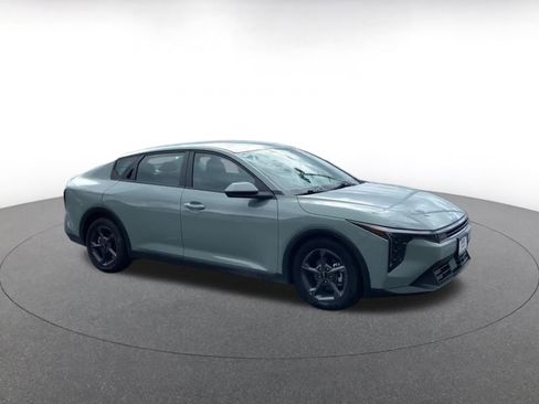 Used 2025 Kia K4 LXS image 2