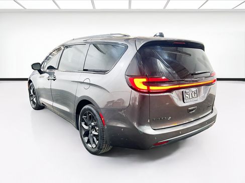 Used 2023 Chrysler Pacifica Limited w/ S Appearance Package FWD image 6