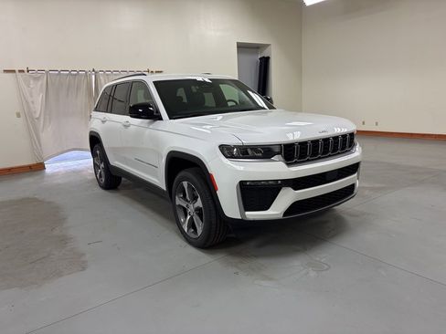 New 2026 Jeep Grand Cherokee Limited image 2