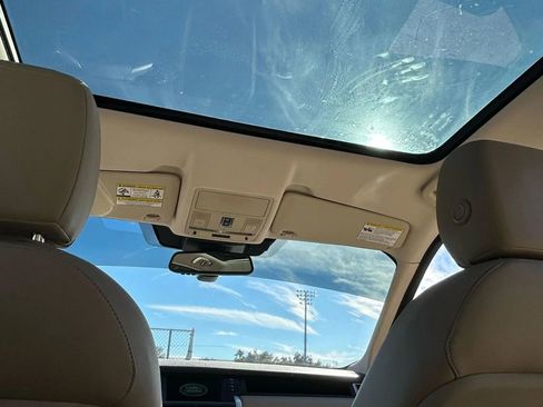 Used 2018 Land Rover Discovery Sport HSE image 22