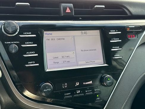 Used 2018 Toyota Camry SE FWD image 22