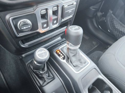 Used 2020 Jeep Wrangler Sport AWD/4WD image 33