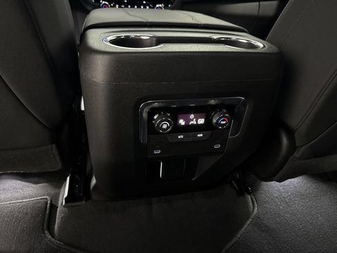 Used 2025 Chevrolet Suburban LS RWD image 22