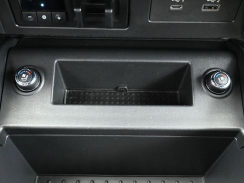 Used 2020 Nissan Titan Platinum Reserve image 33