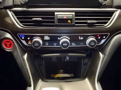 Used 2020 Honda Accord Touring image 29