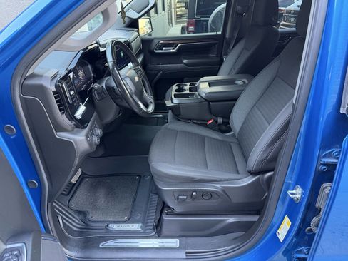 Used 2024 Chevrolet Silverado 1500 LT w/ Convenience Package II AWD/4WD image 17