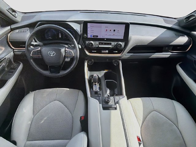 Used 2024 Toyota Grand Highlander AWD Hybrid image 16