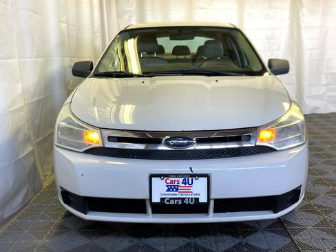Used 2010 Ford Focus SE image 3