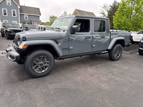 New 2025 Jeep Gladiator Sport image 4