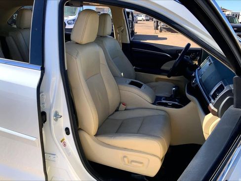 Used 2016 Toyota Highlander Limited image 8