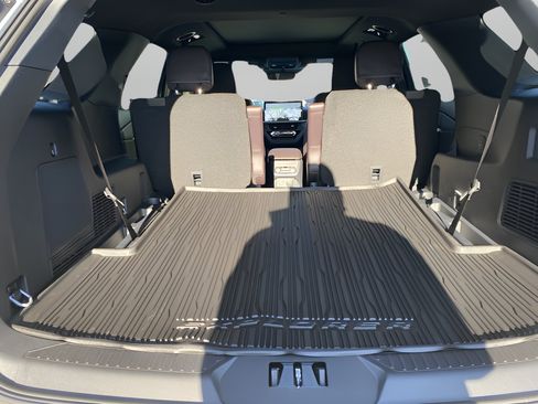 New 2026 Ford Explorer Platinum RWD image 9