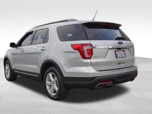 Used 2018 Ford Explorer XLT w/ Equipment Group 202A image 6