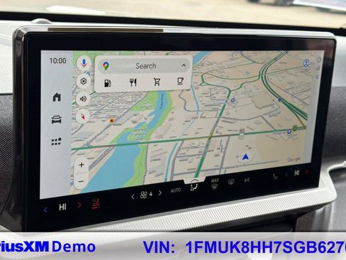 Certified 2025 Ford Explorer Platinum w/ LUX Leather Package image 30