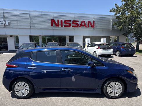 Certified 2025 Nissan Leaf S FWD image 11