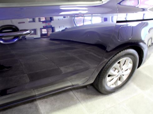 Used 2019 Kia Sedona LX image 36