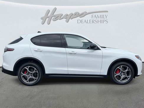 Used 2024 Alfa Romeo Stelvio Sprint image 3