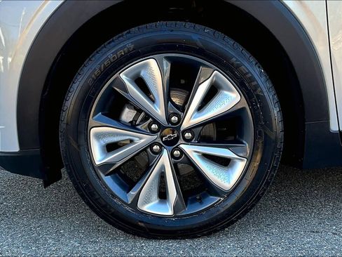 Certified 2023 Chevrolet Bolt EUV LT w/ Convenience Package image 7