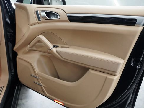 Used 2014 Porsche Cayenne AWD/4WD image 41