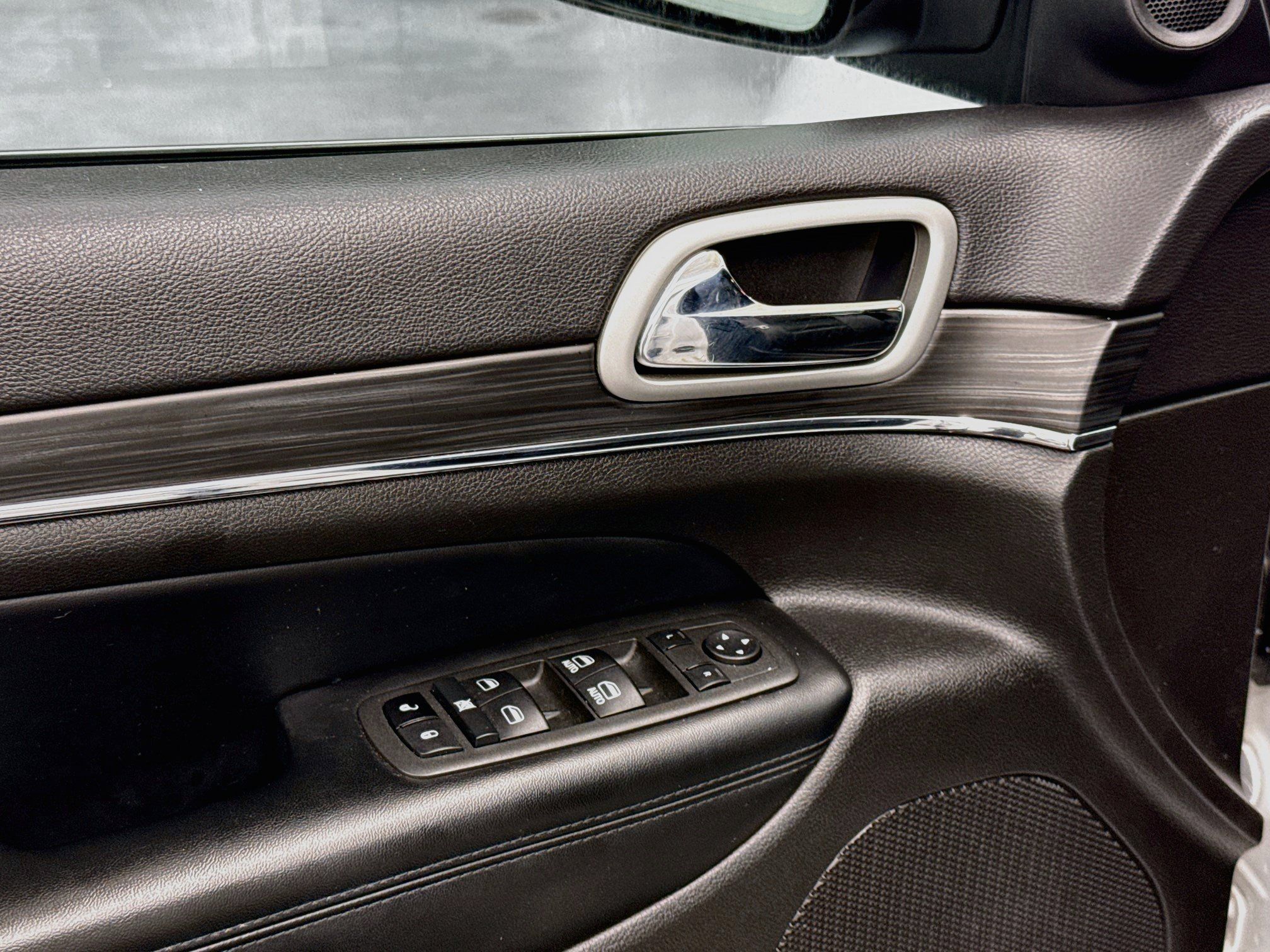 Used 2021 Jeep Grand Cherokee Limited RWD image 15