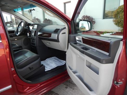 Used 2010 Chrysler Town & Country Touring Plus image 35