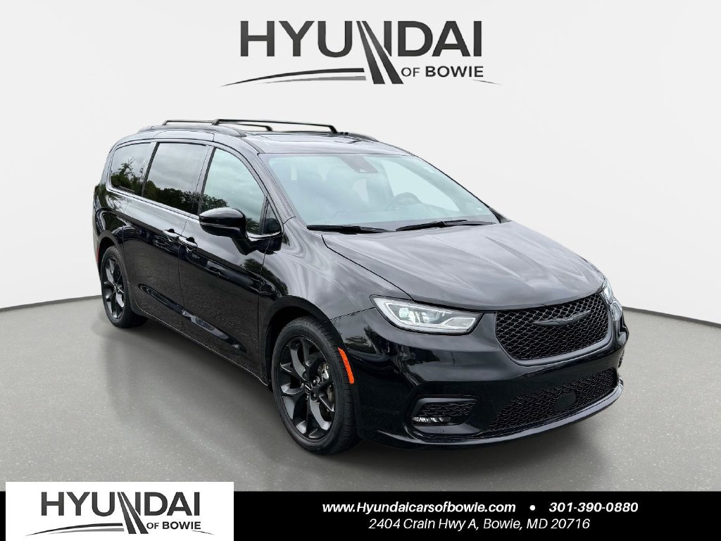 Used 2025 Chrysler Pacifica Limited FWD image 1