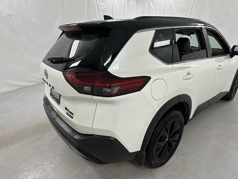 Used 2023 Nissan Rogue SV w/ SV Premium B Package image 3