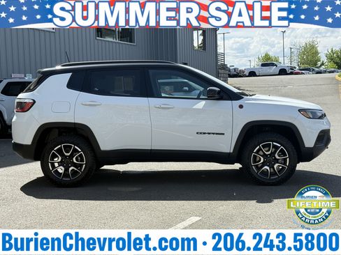 Used 2025 Jeep Compass Trailhawk AWD/4WD image 6