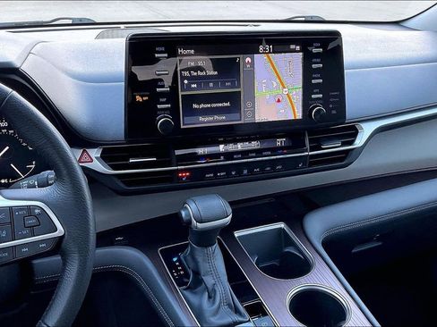 Used 2022 Toyota Sienna XLE w/ XLE Plus Package image 6