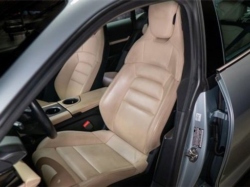 Used 2021 Porsche Taycan image 2