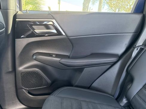 New 2025 Mitsubishi Outlander SE AWD/4WD image 16